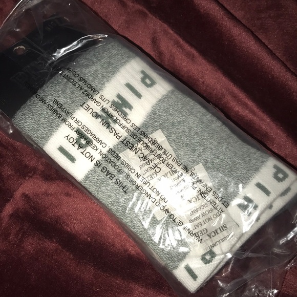 2 pack✨PINK VS Knee high socks NWT - Picture 2 of 3